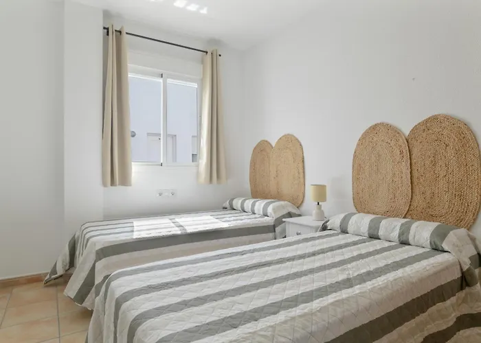 Perez Zara 7 * קוניל דה לה פרונטרה